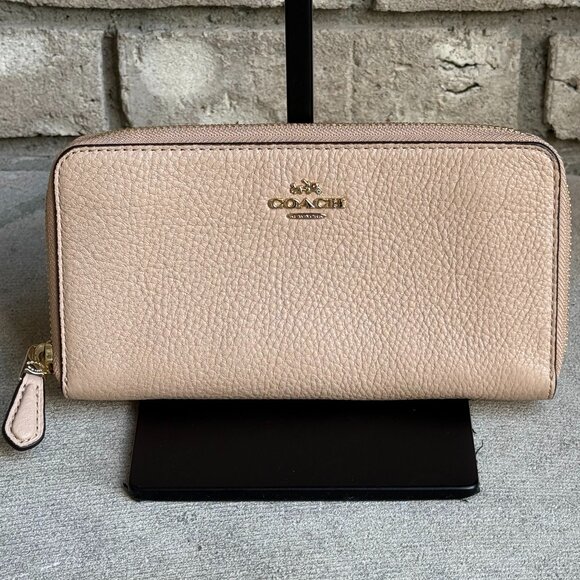 COACH PEBBLED LEATHER ACCORDION ZIP AROUND WALLET Like New - Picture 1 of 13